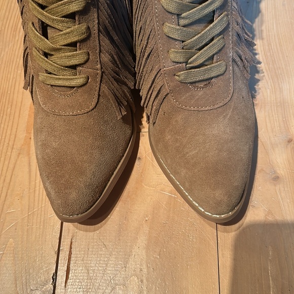 Beautiful fringe booties - Picture 8 of 14